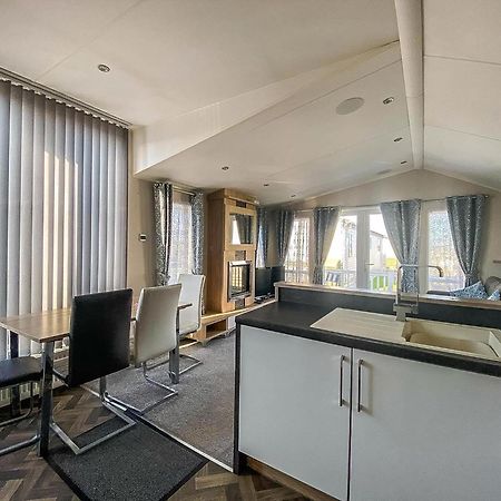 Luxury Caravan At Seaview Holiday Park In Kent Ref 47034Pb Whitstable Exterior photo