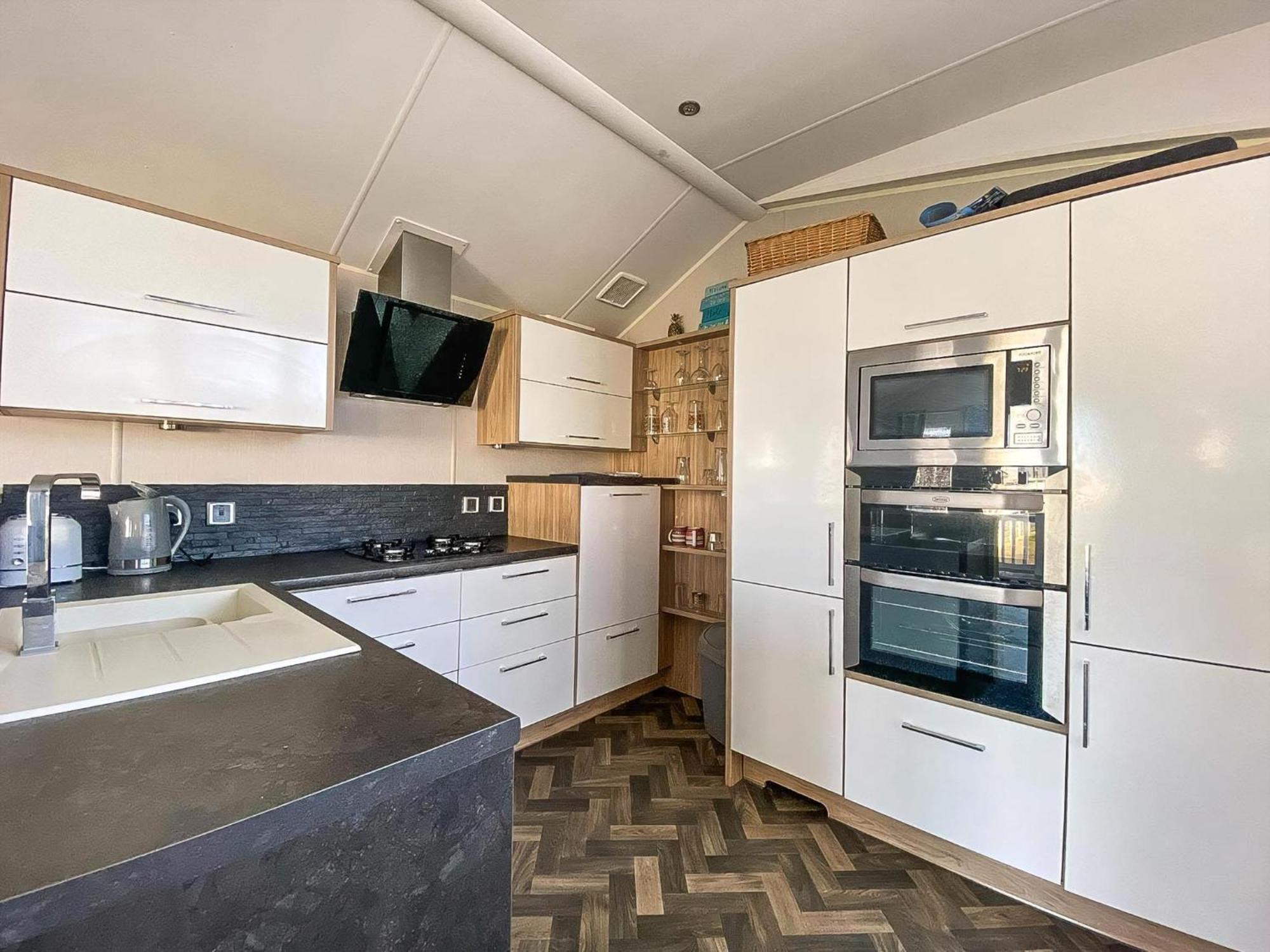 Luxury Caravan At Seaview Holiday Park In Kent Ref 47034Pb Whitstable Exterior photo