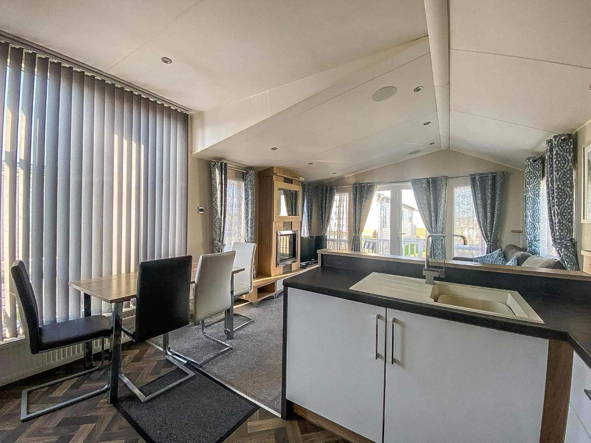 Luxury Caravan At Seaview Holiday Park In Kent Ref 47034Pb Whitstable Exterior photo