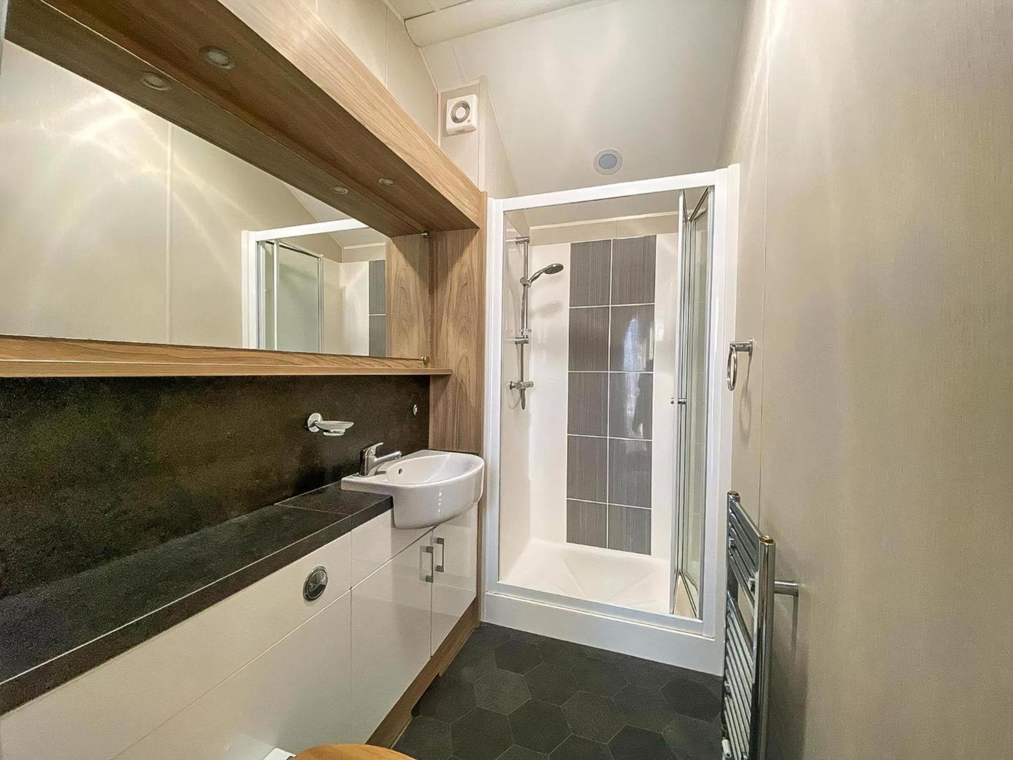 Luxury Caravan At Seaview Holiday Park In Kent Ref 47034Pb Whitstable Exterior photo