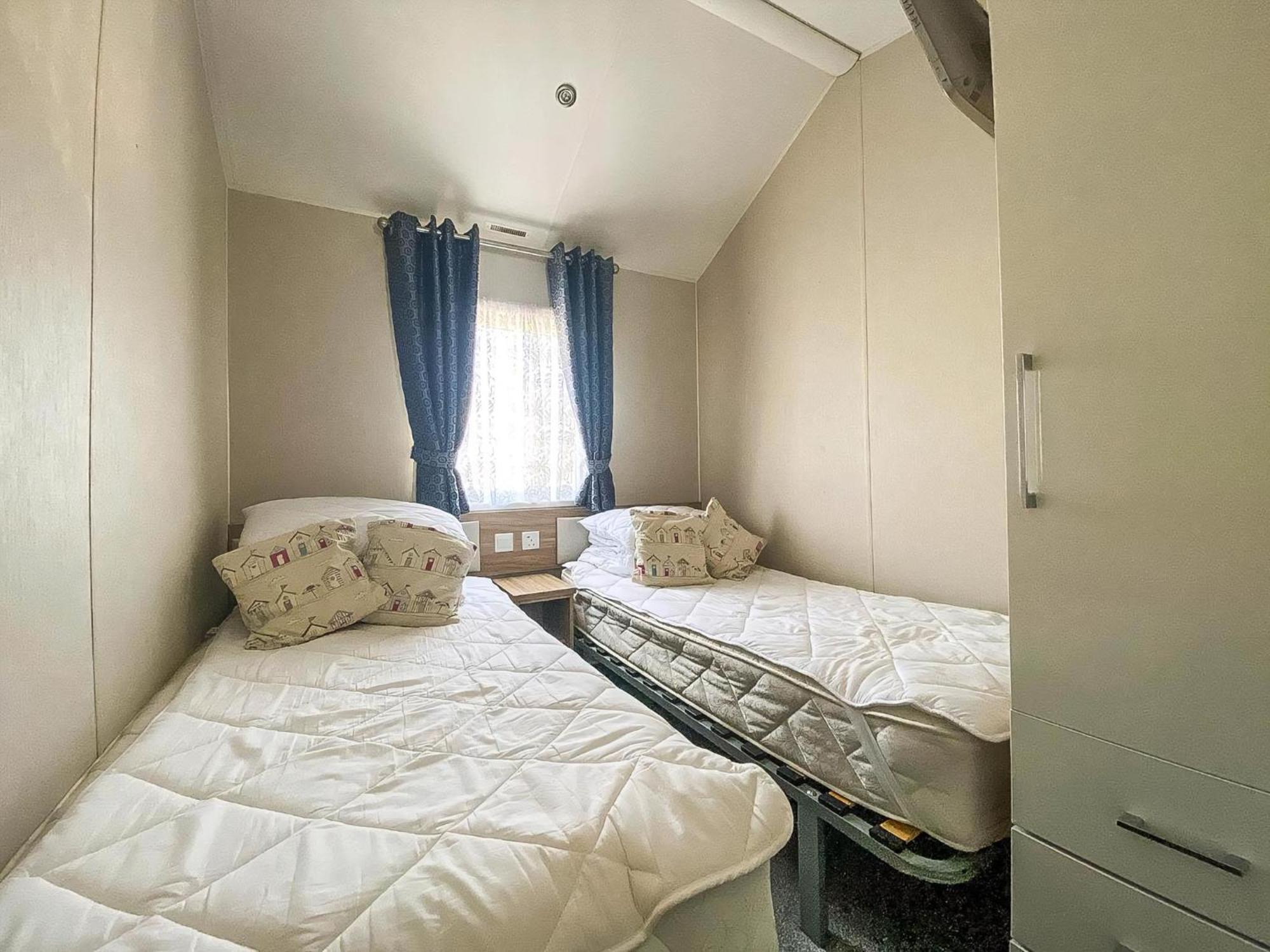 Luxury Caravan At Seaview Holiday Park In Kent Ref 47034Pb Whitstable Exterior photo