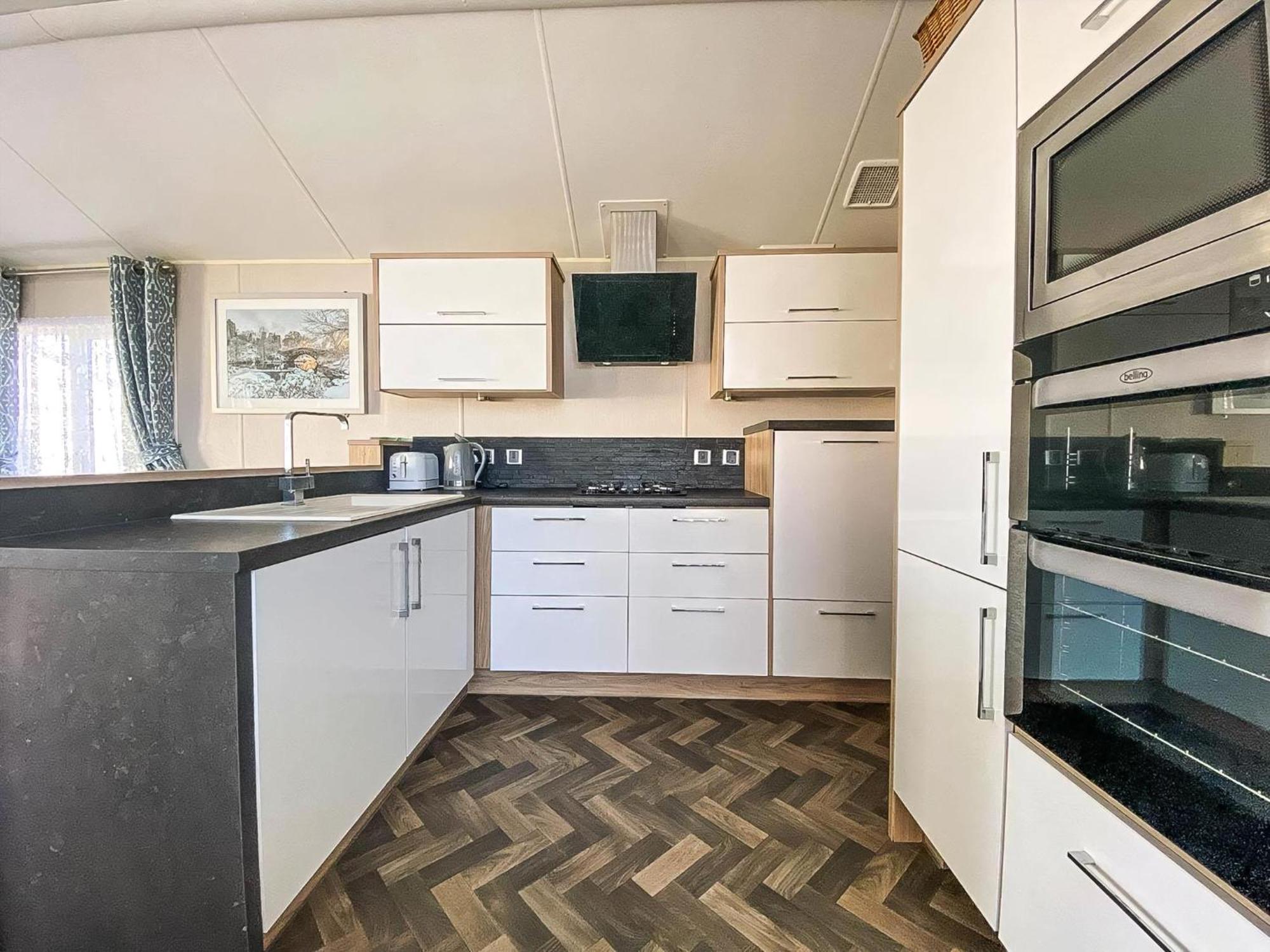 Luxury Caravan At Seaview Holiday Park In Kent Ref 47034Pb Whitstable Exterior photo